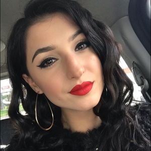 Meet your Posher, Julia